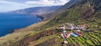 Sabinosa, el pueblo suspendido sobre el Atlántico