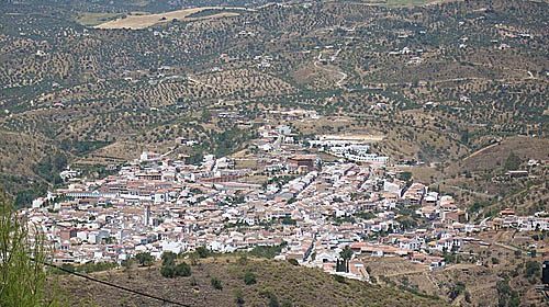 Riogordo, amplitud blanca entre montañas suaves