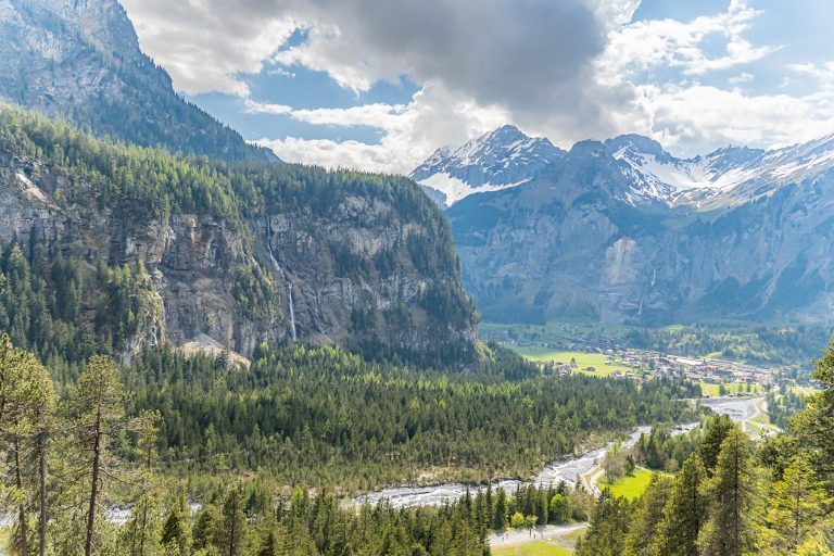 Valle de Kandersteg — lagos alpinos y pasos históricos en el Oberland bernés, Suiza